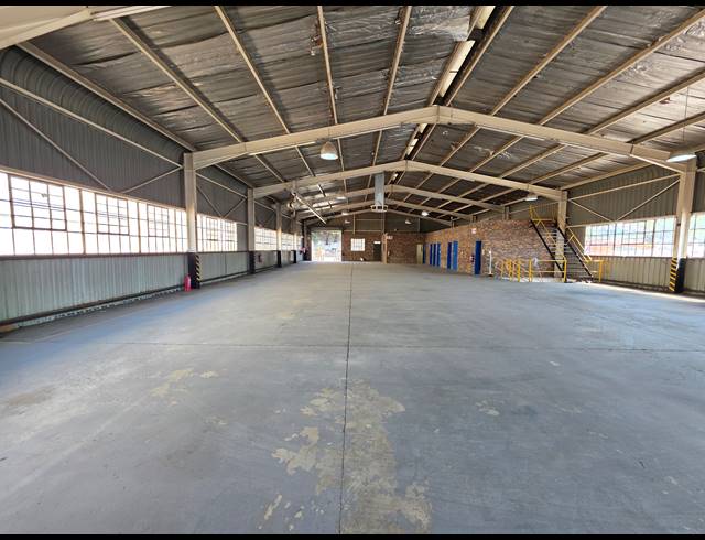 900M² WAREHOUSE FOR SALE IN ROBERTSHAM